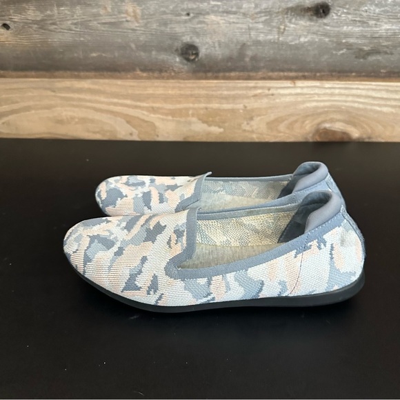 CLARKS Cloudstepper 7.5 M Fabric Carly Dream Flats Pink Gray Camo Slip On Loafer - Picture 2 of 10